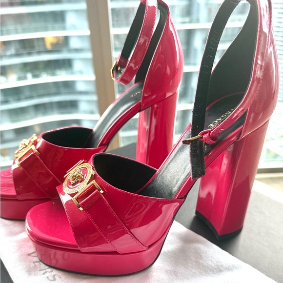Versace Red Patent Leather Platform Heels w/ Gold Medusa – NWT - Picture 1 of 7
